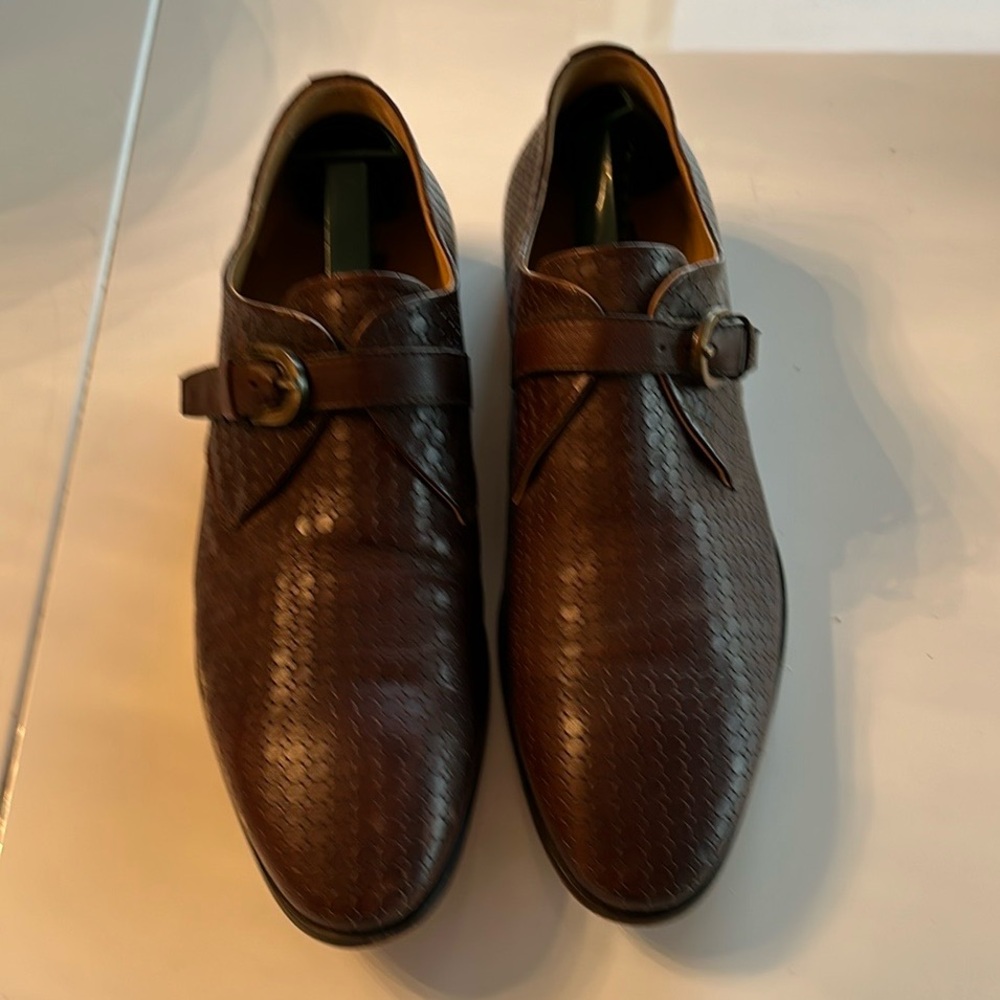 Authentic men's size 8 Cesare Paciotti
Brown dress shoes